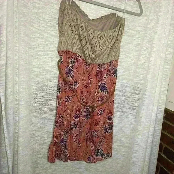 NWOT Strapless Belted Dress Size Small Beautiful Design - Picture 8 of 11